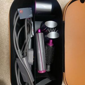 I’m selling my dyson air wrap, nothing wrong with it I just don’t use it!